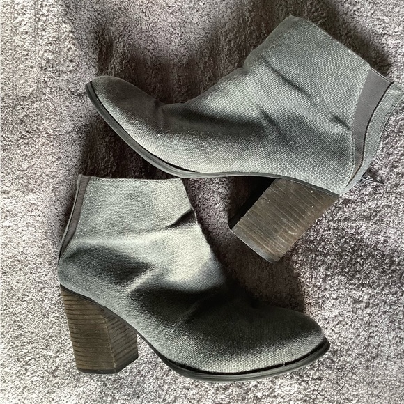 Ecote Boots - Picture 1 of 5